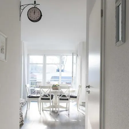 Daire Marin, 25 Penzance